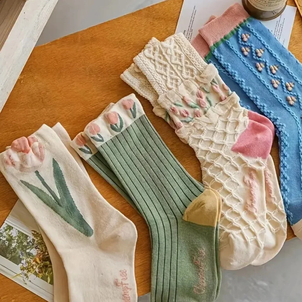 NWT Women Socks & Hosiery 4 Pairs Floral Tulips Embroidered Mid Tube Sock Cozy